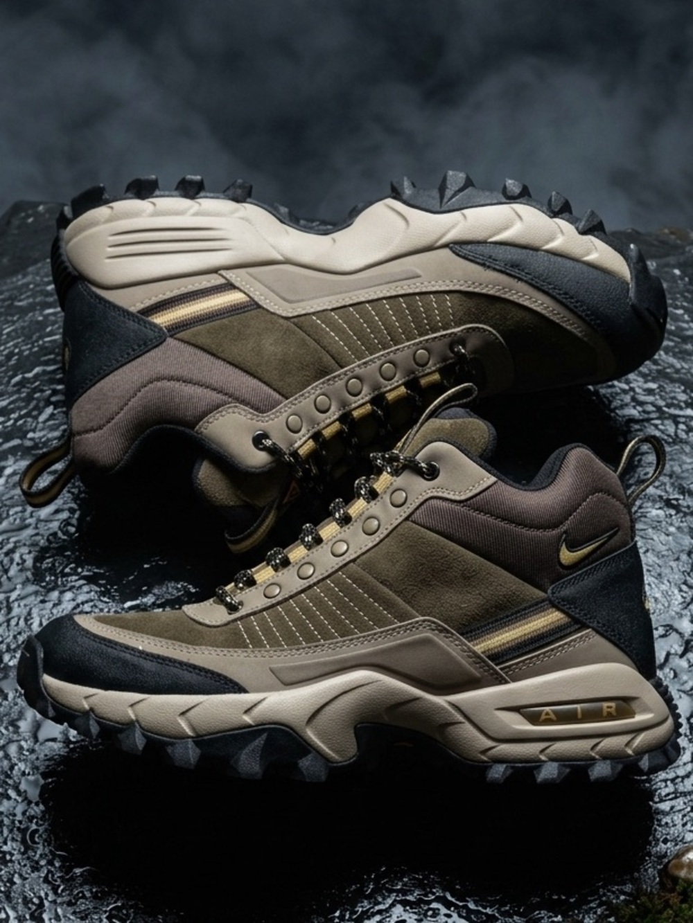 Nike "Vintage 2006 ACG Bandolier Mid Trail Boots - Women’s 8.5 / Mens 7